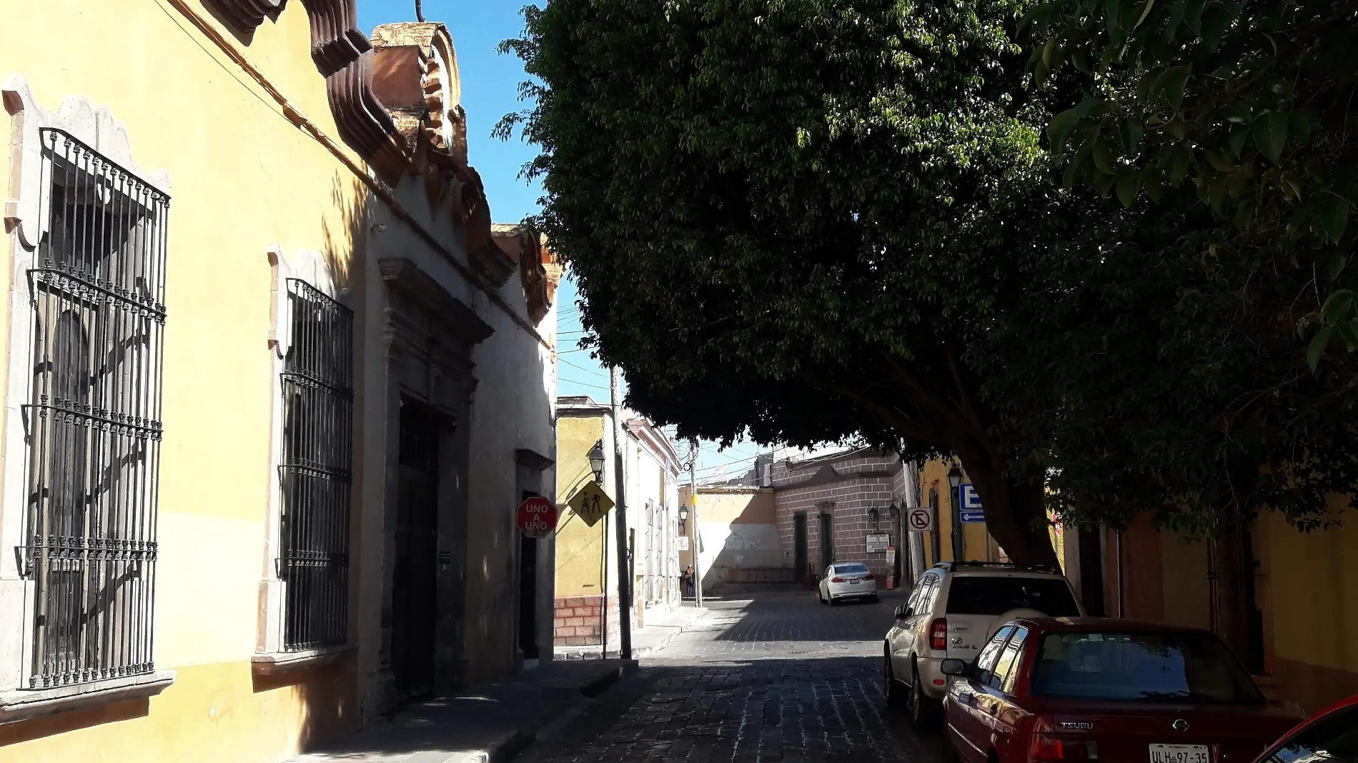 PRINCIPAL Casona y fuente del Mexicano.